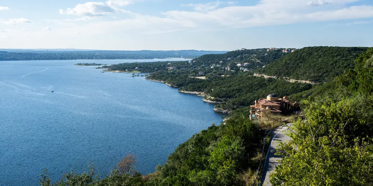 lake travis resorts