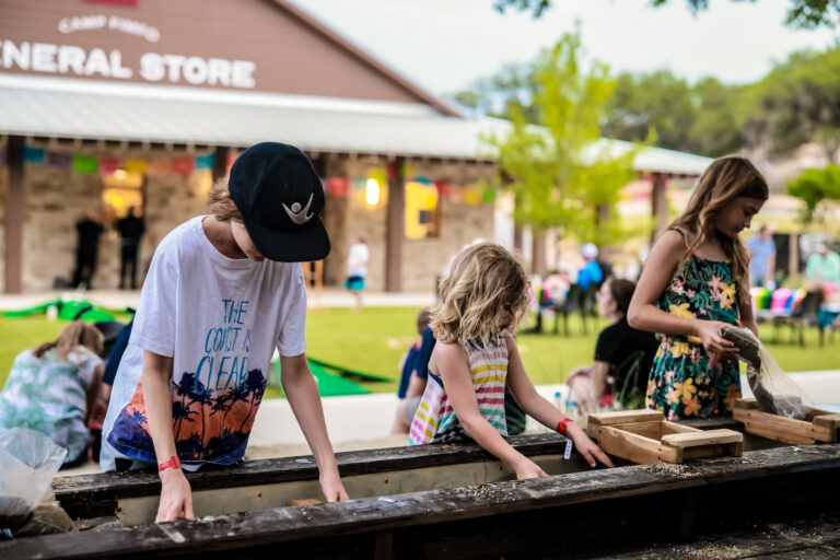 Attraction  Gem mining 768x512